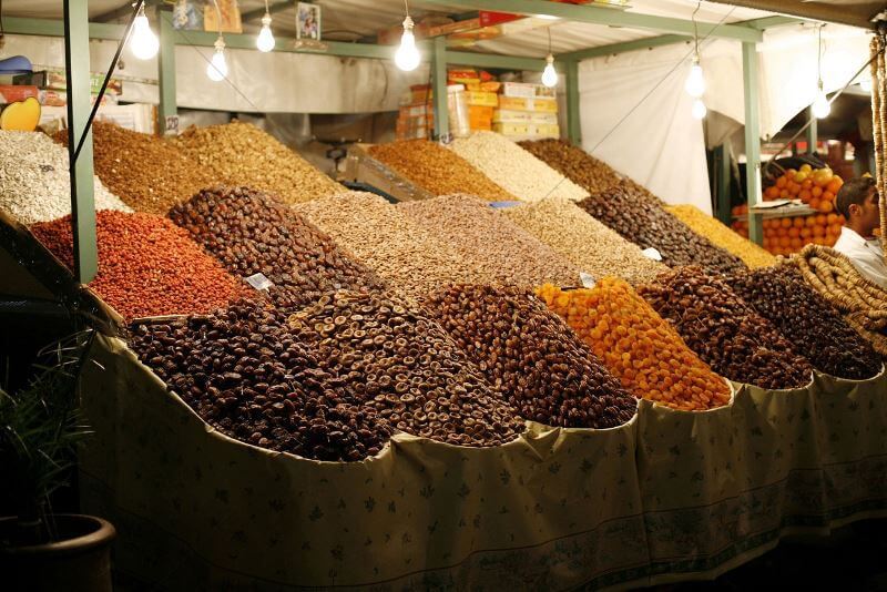 Bạn có thể mua các loại hạt ở khu chợ truyền thống như chợ Bình Điền, chợ Bến Thành